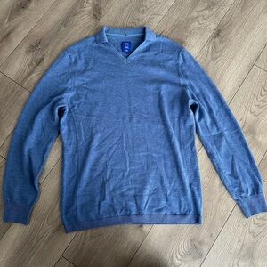 EFM Engineered for Motion 100% Wool Mens v neck Sweater size Medium